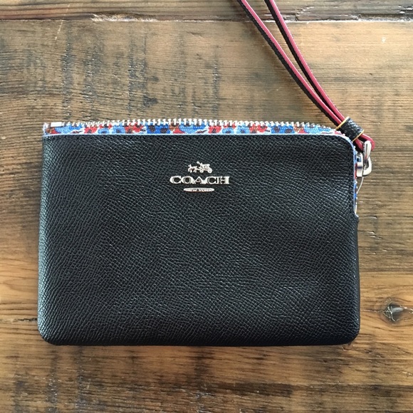 Coach Handbags - Coach wristlet